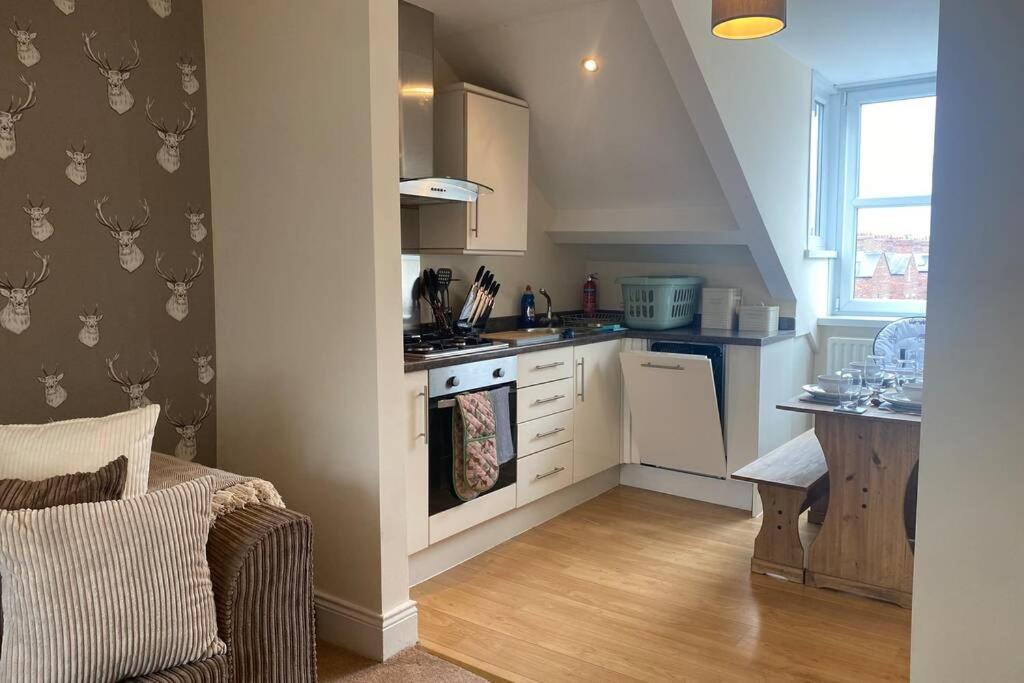 Upper 2 Bedroom Apartment In The Heart Of Jesmond Newcastle upon Tyne Eksteriør billede